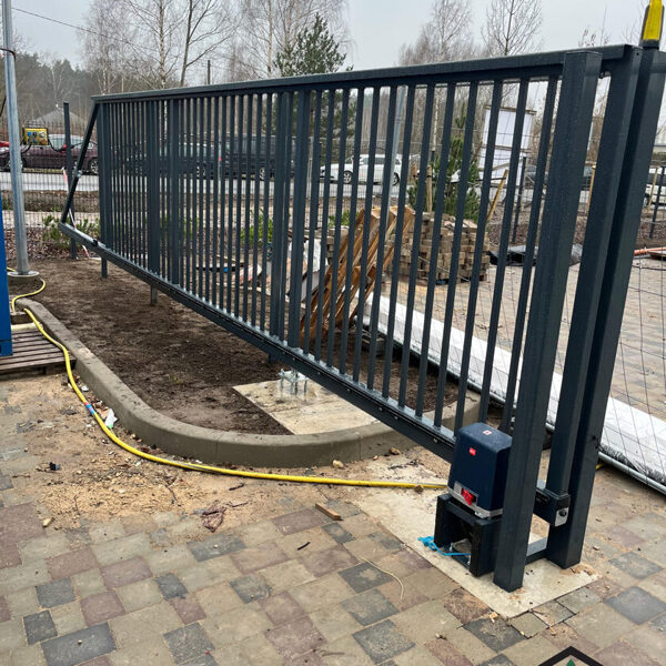 Tzmo būve Rīgā (Bīdāmie vārti pēc induviduāla pasūtījuma)